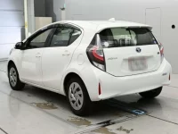 Toyota AQUA лот № 30625 оценка 4.5  с аукциона в Японии 5