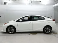 Toyota PRIUS лот № 30648 оценка 3.5  с аукциона в Японии 3
