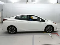 Toyota PRIUS лот № 30648 оценка 3.5  с аукциона в Японии 2