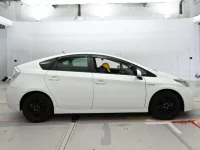 Toyota PRIUS лот № 30693 оценка R  с аукциона в Японии 2