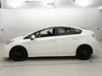 Toyota PRIUS лот № 30693 оценка R  с аукциона в Японии 3