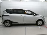 Toyota SIENTA лот № 30708 оценка 3.5  с аукциона в Японии 2