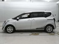Toyota SIENTA лот № 30708 оценка 3.5  с аукциона в Японии 3