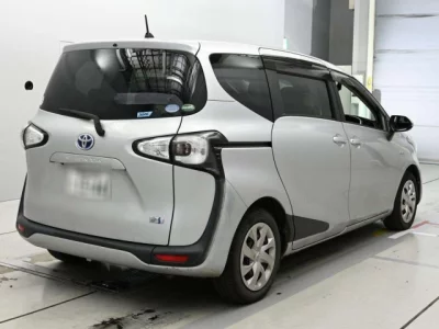 Toyota SIENTA  с аукциона в Японии