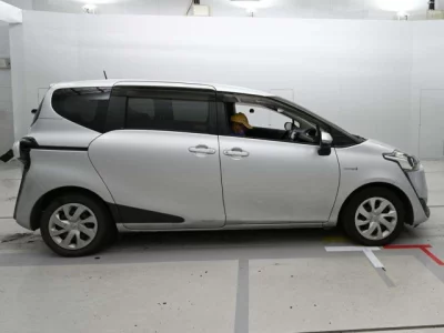 Toyota SIENTA  с аукциона в Японии