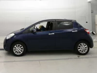 Toyota VITZ лот № 30705 оценка 4  с аукциона в Японии 3