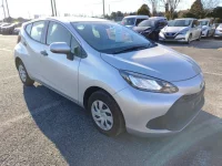 Toyota AQUA лот № 26024 оценка 3.5  с аукциона в Японии 1