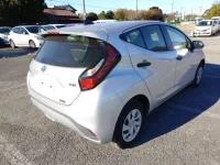 Toyota AQUA лот № 26024 оценка 3.5  с аукциона в Японии 2