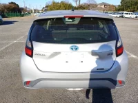 Toyota AQUA лот № 26024 оценка 3.5  с аукциона в Японии 3