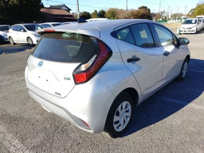 Toyota AQUA  с аукциона в Японии