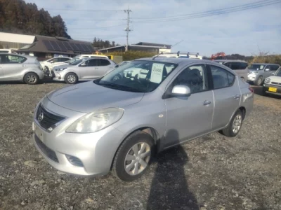 Nissan LATIO  с аукциона в Японии