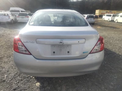 Nissan LATIO  с аукциона в Японии