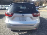 Honda FIT лот № 23595 оценка 4  с аукциона в Японии 3