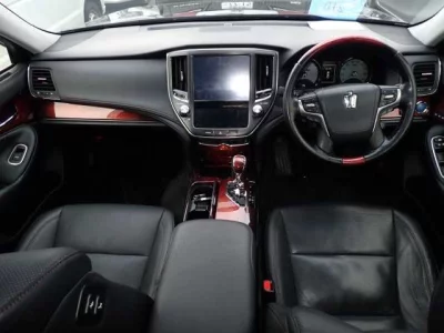Toyota CROWN  с аукциона в Японии