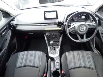 Mazda MAZDA2  с аукциона в Японии