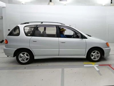 Toyota IPSUM  с аукциона в Японии