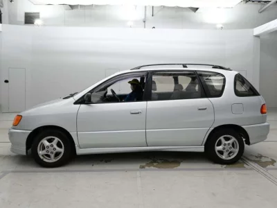 Toyota IPSUM  с аукциона в Японии