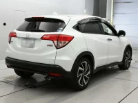 Honda VEZEL лот № 30742 оценка 4  с аукциона в Японии 1