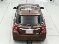 Toyota VITZ лот № 30741 оценка 3.5  с аукциона в Японии 7
