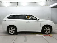 Mitsubishi OUTLANDER лот № 30752 оценка 3.5  с аукциона в Японии 2