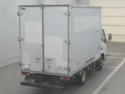 Toyota DYNA  с аукциона в Японии