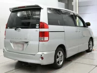 Toyota NOAH лот № 30807 оценка 4  с аукциона в Японии 1