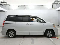 Toyota NOAH лот № 30807 оценка 4  с аукциона в Японии 2