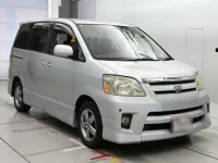 Toyota NOAH лот № 30807 оценка 4  с аукциона в Японии 4