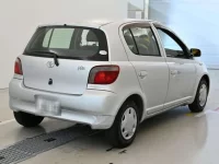 Toyota VITZ лот № 30810 оценка R  с аукциона в Японии 1
