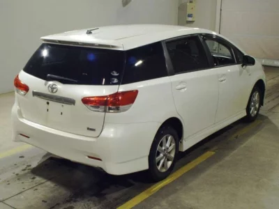 Toyota WISH  с аукциона в Японии