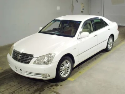 Toyota CROWN  с аукциона в Японии
