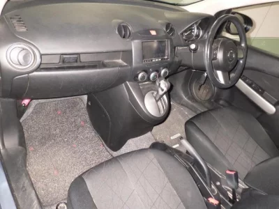 Mazda DEMIO  с аукциона в Японии