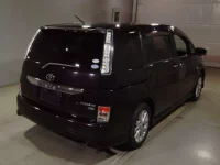 Toyota ISIS лот № 7072 оценка 3.5  с аукциона в Японии 1