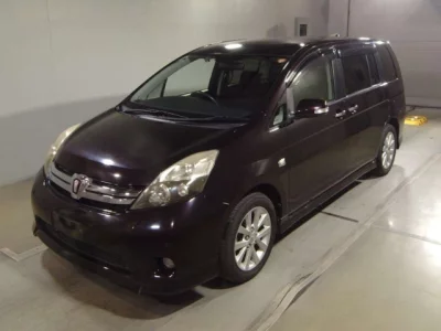 Toyota ISIS  с аукциона в Японии