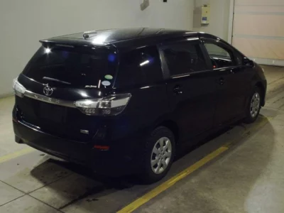 Toyota WISH  с аукциона в Японии