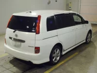 Toyota ISIS лот № 7070 оценка R  с аукциона в Японии 1