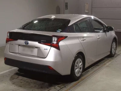 Toyota COROLLA AXIO  с аукциона в Японии