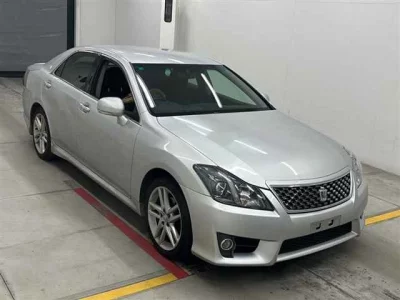 Toyota CROWN  с аукциона в Японии