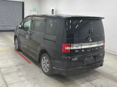 Mitsubishi DELICA D5