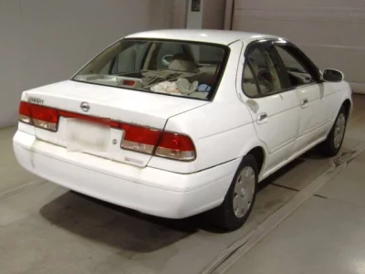 Nissan SUNNY  с аукциона в Японии