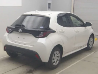 Toyota YARIS  с аукциона в Японии