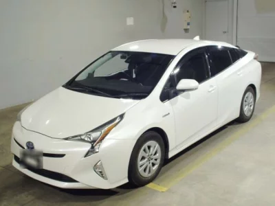 Toyota PRIUS  с аукциона в Японии
