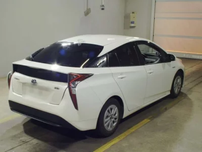 Toyota PRIUS  с аукциона в Японии