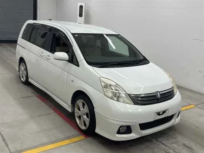 Toyota ISIS  с аукциона в Японии