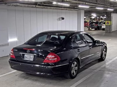 Mercedes-Benz E CLASS  с аукциона в Японии
