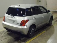 Toyota IST лот № 7121 оценка R  с аукциона в Японии 1