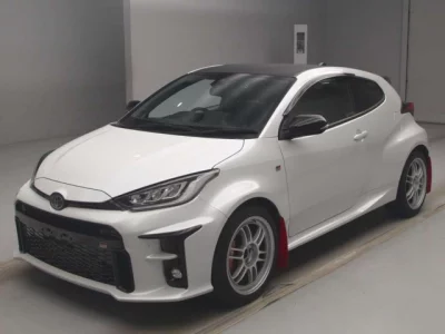 Toyota YARIS  с аукциона в Японии