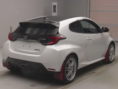 Toyota YARIS  с аукциона в Японии