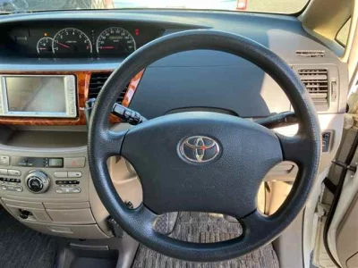 Toyota NOAH  с аукциона в Японии