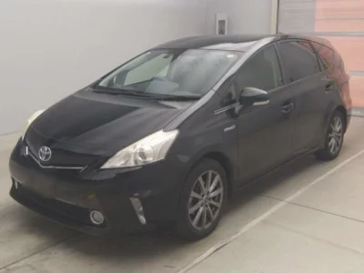 Toyota PRIUS ALPHA  с аукциона в Японии